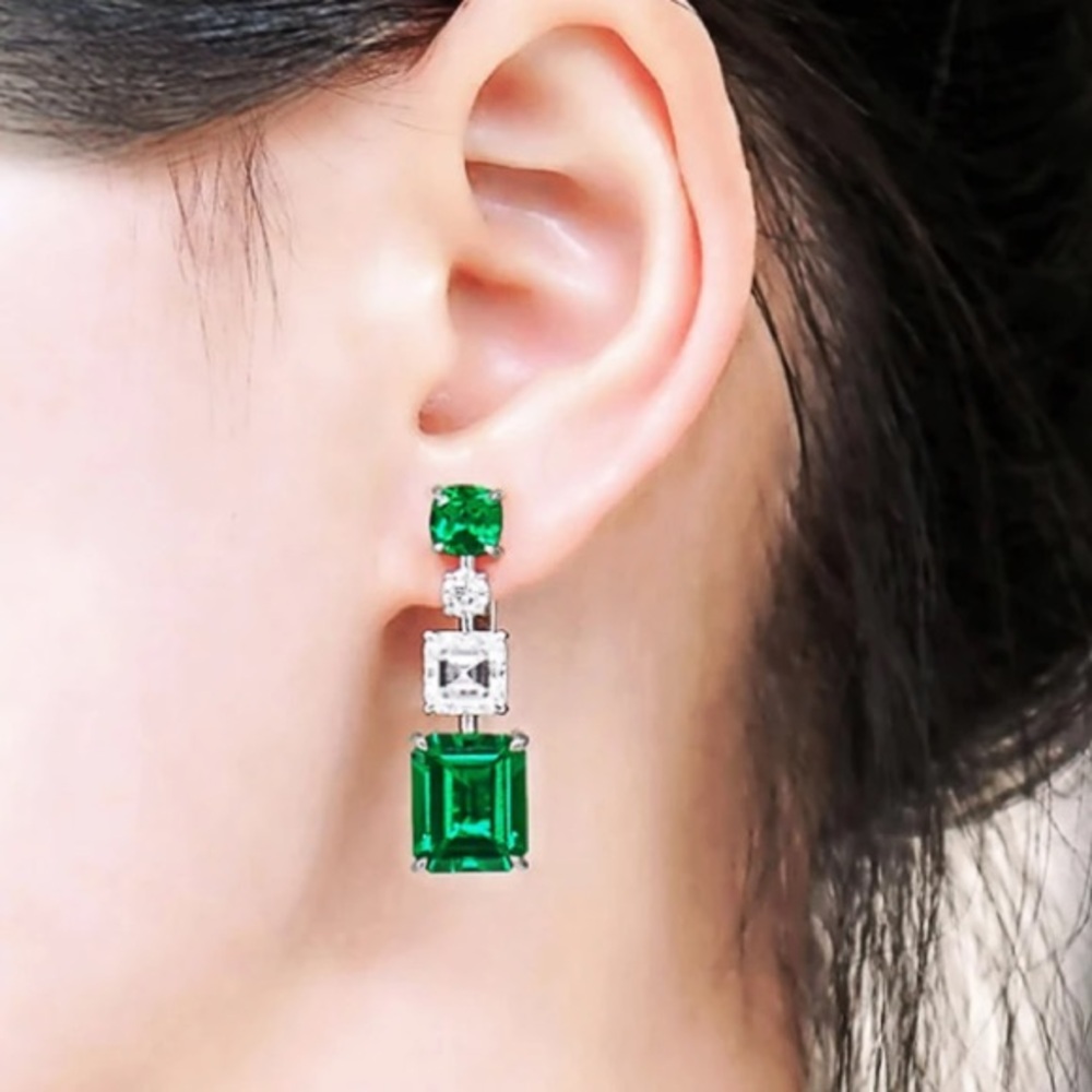 🌟 Emerald Elegant Dangle Drop Earrings - Picture 2 of 3